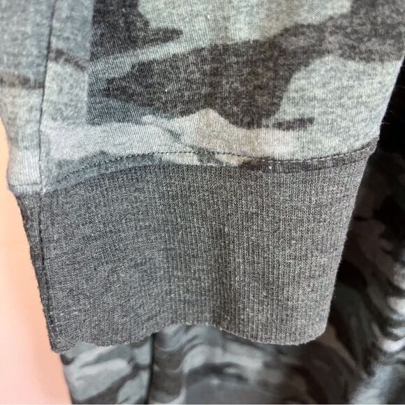Splendid Womens Classic Camo Cozy Sweatshirt Size XXL Still On Sale‎ on Website - Picture 3 of 5